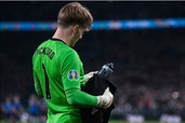 Pickford cản phá hai lượt sút luân lưu nhờ "bí kíp" ghi trên chai nước