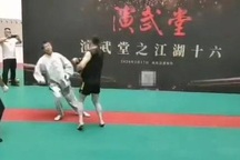 Đại sư Thái Cực Quyền gần 70 tuổi bị đấm ngất xỉu sau 30 giây