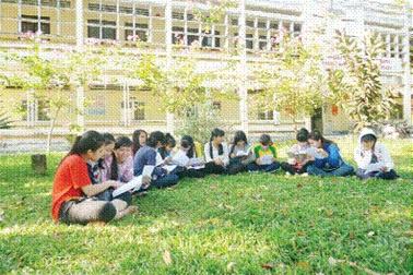“Giành” học sinh dạy...miễn phí