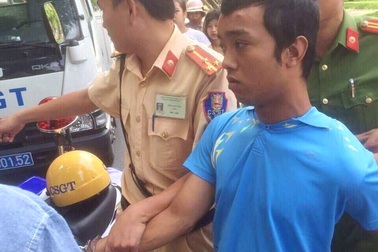 Tàn nhẫn cướp tiền của người bán vé số tàn tật