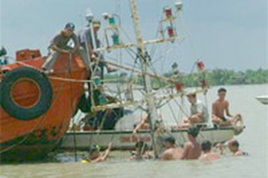 Vụ đâm tàu trên sông Sài Gòn: Đã vớt được thi thể 5 nạn nhân