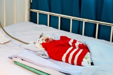 Sai quy trình, bé sinh non 700g “suýt” bị đem chôn