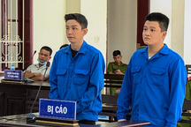 Cầm lưỡi kéo đâm chết 2 người vì tiếng nẹt bô