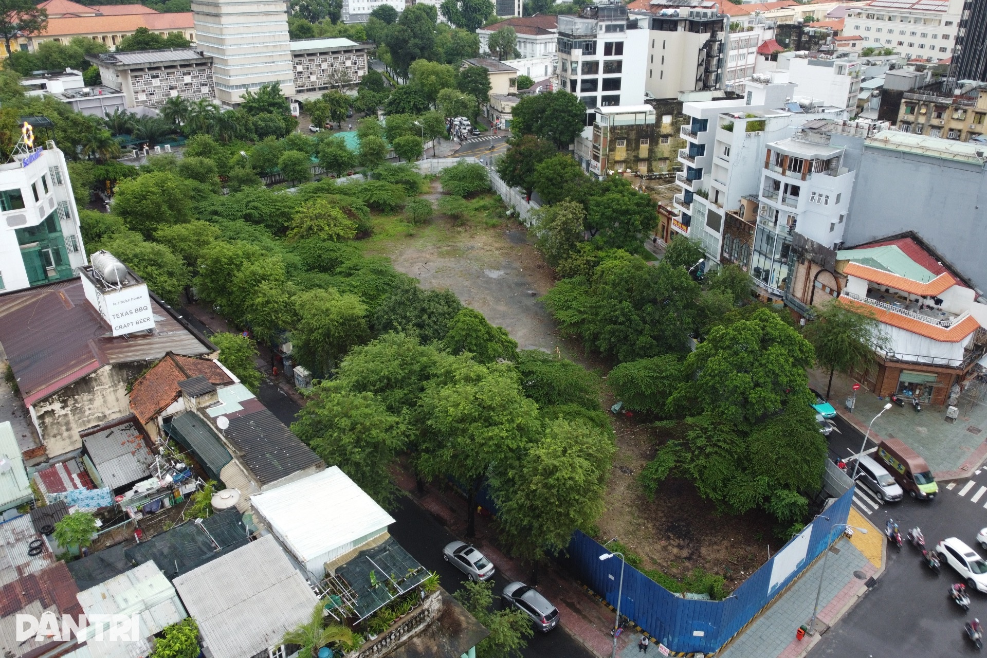 គម្រោងជាច្រើនដែលត្រូវបានគេបោះបង់ចោលធ្វើឱ្យទីក្រុងអាម៉ាស់៖ តើគណៈកម្មាធិការប្រជាជន HCMC ពន្យល់អ្វីខ្លះ? - ១ Nhiều dự án bỏ hoang làm xấu mặt thành phố: UBND TPHCM lý giải gì? - 1