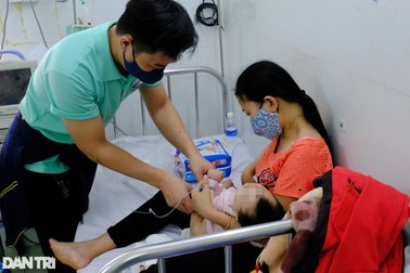 Hai bệnh nhi tổn thương tim gan, rối loạn đông máu nặng vì sốt xuất huyết