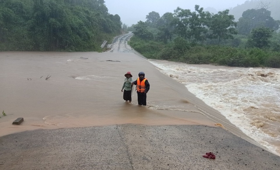 Mưa lớn ở Quảng Trị, sẵn sàng phương án di dời hàng trăm hộ dân - 3 Mưa lớn ở Quảng Trị, sẵn sàng phương án di dời hàng trăm hộ dân - 3