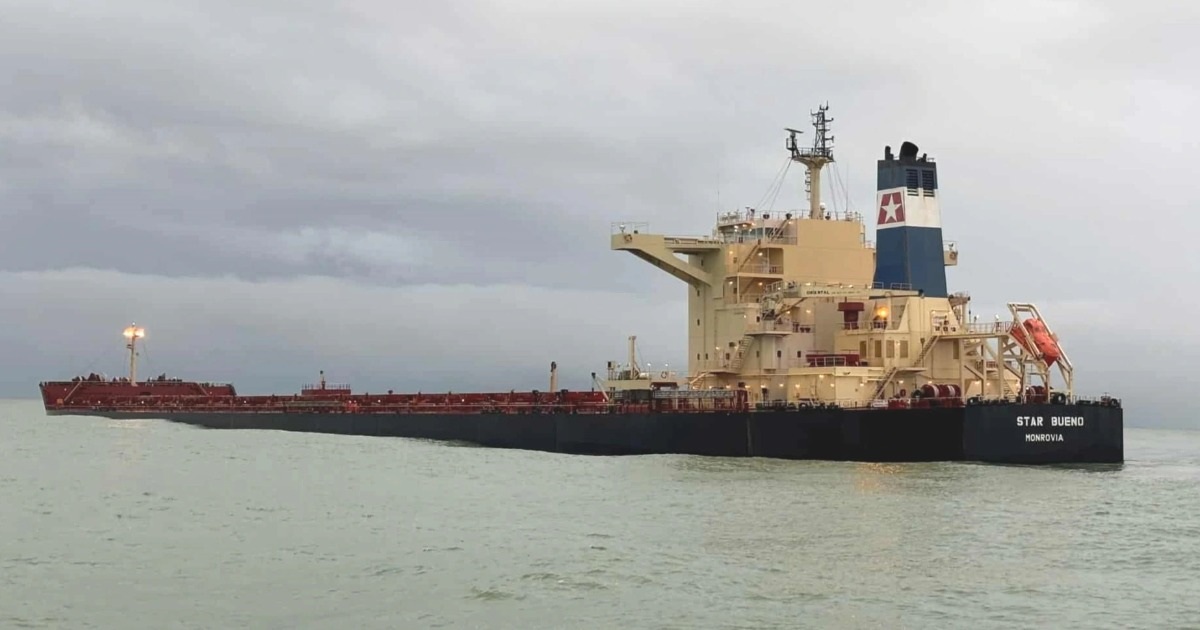 Tàu chở hơn 170.000 tấn quặng sắt mắc cạn, nguy cơ chìm trên biển Dung Quất