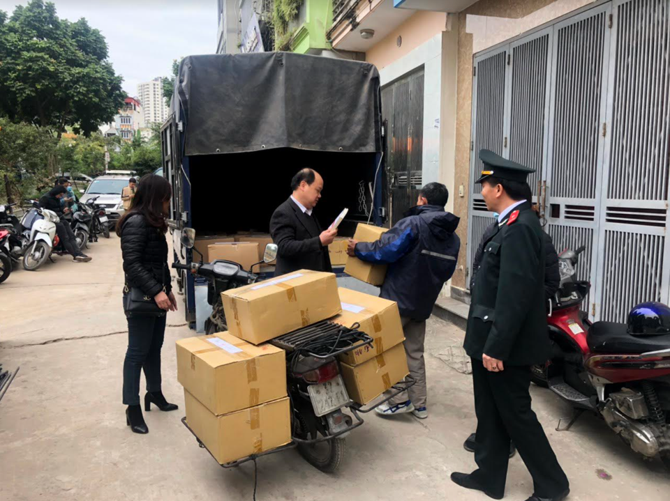 Vụ tàng trữ, phát hành sách giả tại đường Láng có dấu hiệu vi phạm luật - 2 Vụ tàng trữ, phát hành sách giả tại đường Láng có dấu hiệu vi phạm luật - 2