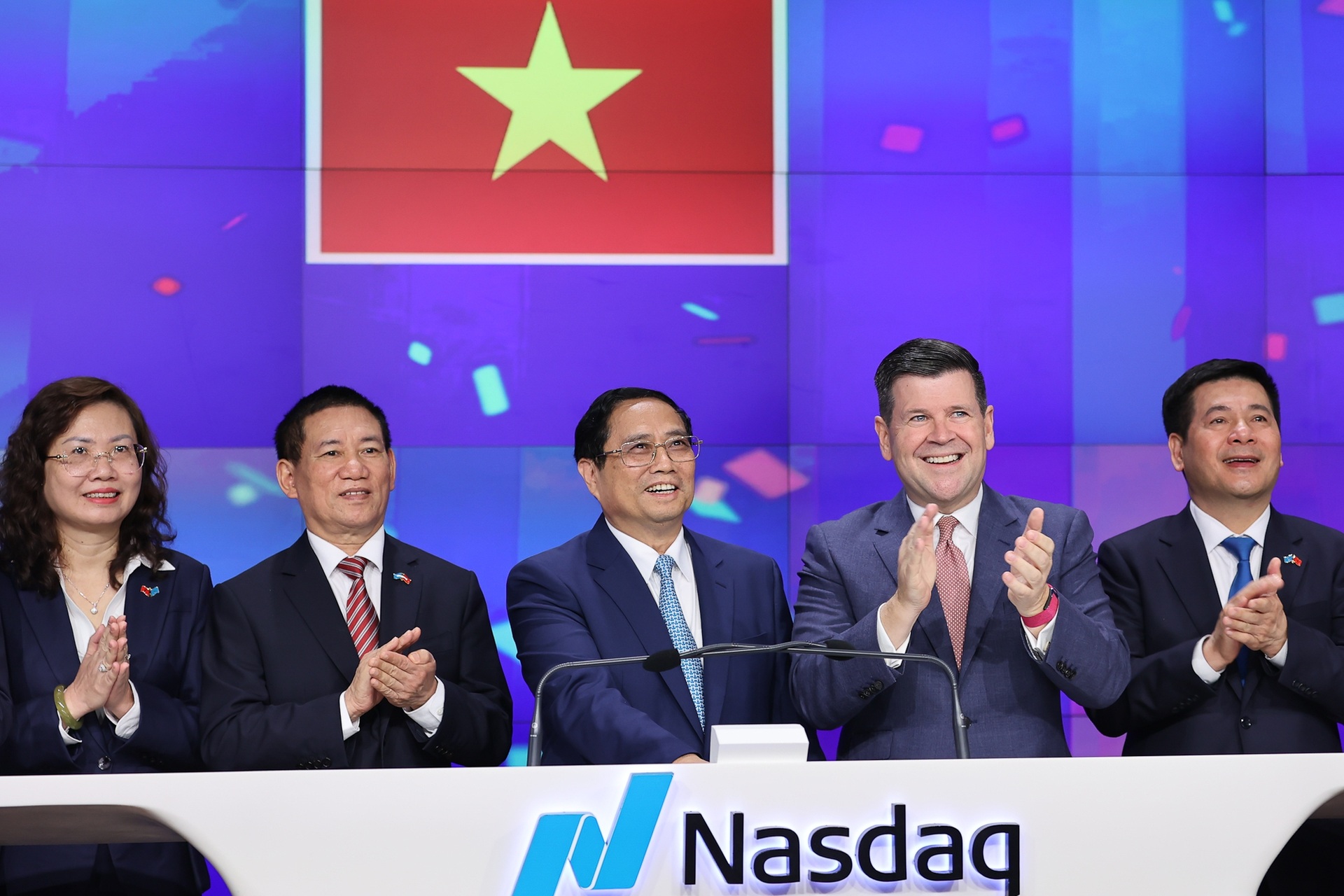 Thủ tướng rung chuông sàn chứng khoán NASDAQ - nơi Vinfast vừa niêm yết - 4 Thủ tướng rung chuông sàn chứng khoán NASDAQ - nơi Vinfast vừa niêm yết - 4