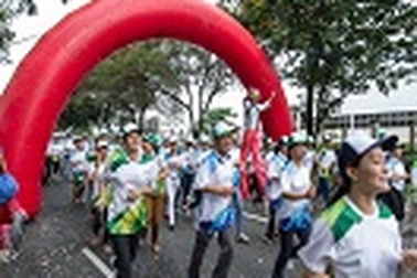 Chạy bộ từ thiện mang niềm vui cho trẻ em mồ côi