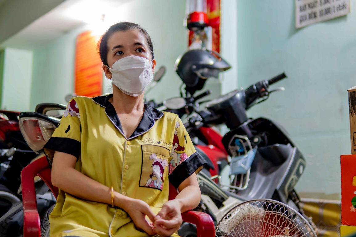 F0 bủa vây, công nhân sợ xanh mặt vẫn cố gắng để kiếm tiền lo Tết - 1 F0 bủa vây, công nhân sợ xanh mặt vẫn cố gắng để kiếm tiền lo Tết - 1