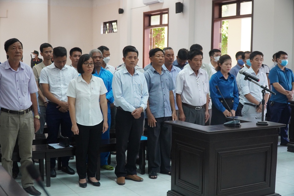 Vợ chồng đại gia xăng dầu Vũng Tàu hầu tòa tội Trốn thuế - 1 Vợ chồng đại gia xăng dầu Vũng Tàu hầu tòa tội Trốn thuế - 1