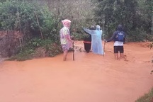 Tham gia giải chạy Marathon, một VĐV bị nước lũ cuốn trôi