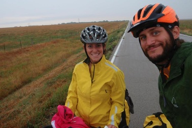 Cặp đôi bỏ việc để đạp xe hơn 6400 cây số vòng quanh nước Mỹ