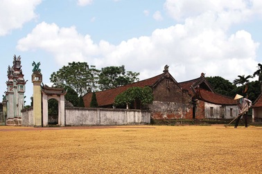 Giữ đình làng bằng... Facebook