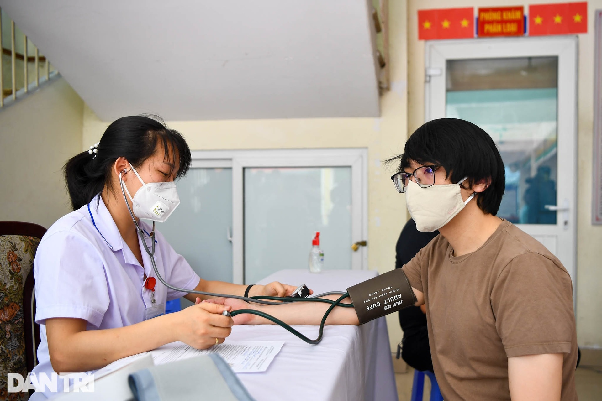 100 công dân đầu tiên ở Hà Nội được tiêm vắc xin theo đăng ký hộ gia đình - 5 100 công dân đầu tiên ở Hà Nội được tiêm vắc xin theo đăng ký hộ gia đình - 5