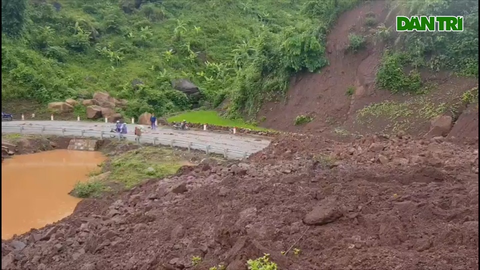 84.000 m3 đất đá vùi lấp tuyến đường ở Lai Châu - 2 84.000 m3 đất đá vùi lấp tuyến đường ở Lai Châu - 2
