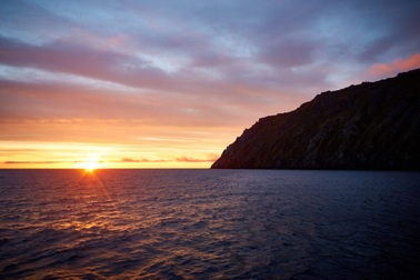 Đến nơi đứng trên đất Mỹ nhìn thấy nước Nga