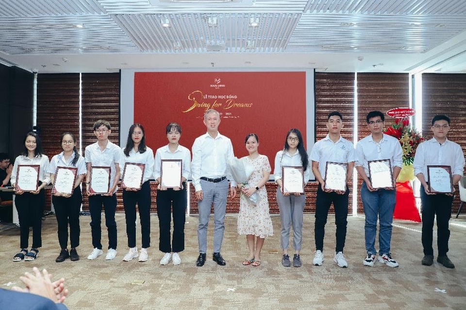 Tập đoàn Nam Long trao học bổng thường niên “Swing For Dreams” 2020 - 1 Tập đoàn Nam Long trao học bổng thường niên “Swing For Dreams” 2020 - 1