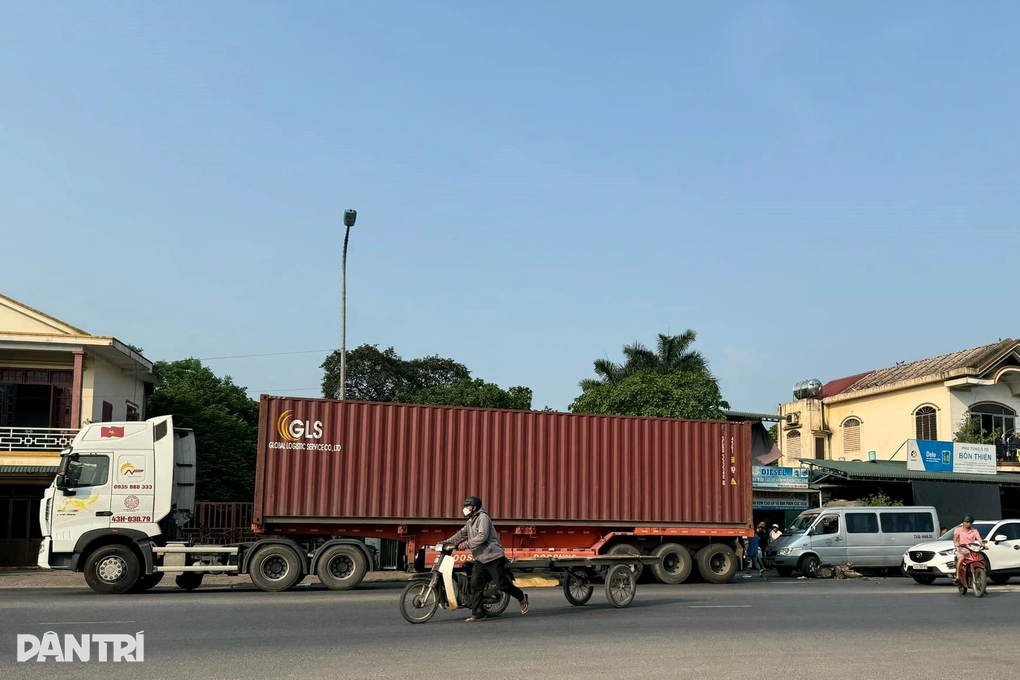 Giao thông trên cao tốc Cam Lộ - La Sơn sau hơn 10 ngày phân luồng - 5 Giao thông trên cao tốc Cam Lộ - La Sơn sau hơn 10 ngày phân luồng - 5
