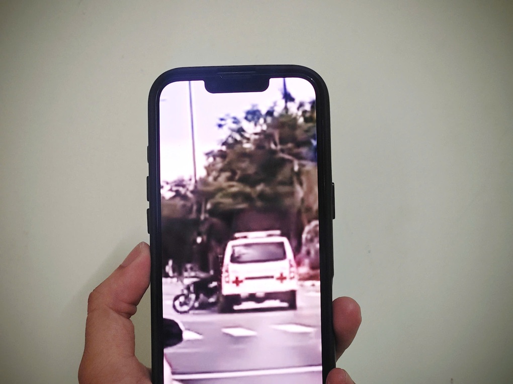 Xác minh clip xe cứu thương va chạm với xe máy tại giao lộ ở TPHCM - 1 Xác minh clip xe cứu thương va chạm với xe máy tại giao lộ ở TPHCM