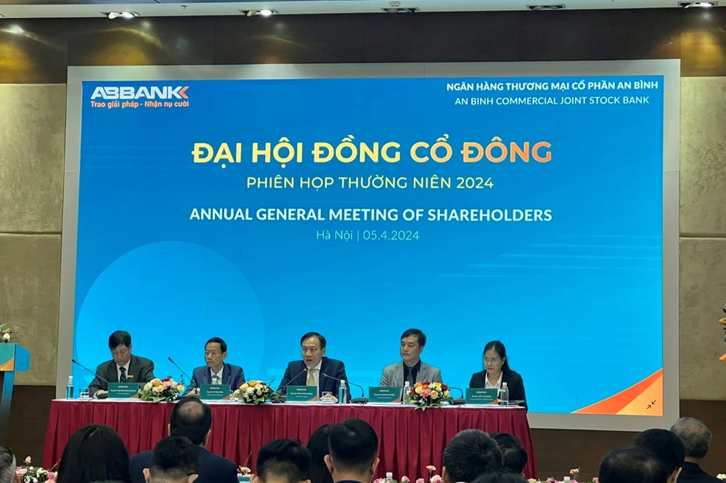 Chủ tịch ABBank mong cổ đông kiên nhẫn, muốn hái quả ngọt cần thời gian - 1 Chủ tịch ABBank mong cổ đông kiên nhẫn, muốn hái quả ngọt cần thời gian - 1