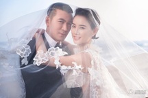 Huỳnh Thánh Y bất ngờ khoe ảnh cưới sau 10 năm lặng lẽ làm "vợ lẽ"