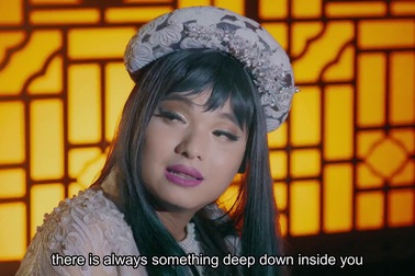 Phân cảnh ý nghĩa khi lòng trắc ẩn trỗi dậy trong lòng mẹ Cám.