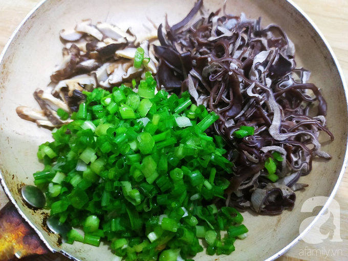 Trời mưa mát làm chả ốc giòn sựt ăn là chuẩn nhất - Ảnh 3. Trời mưa mát làm chả ốc giòn sựt ăn là chuẩn nhất - Ảnh 3.