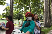 “Thi xong rồi, đi chơi thôi con!”