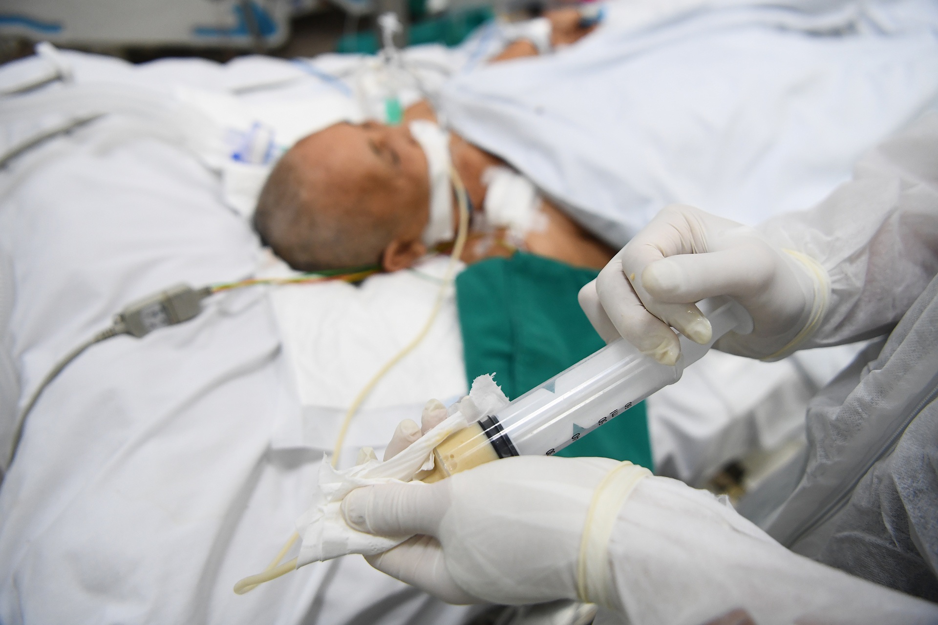 Một ngày trong khu điều trị bệnh nhân Covid-19 triệu chứng nặng ở Hà Nội - 20 Một ngày trong khu điều trị bệnh nhân Covid-19 triệu chứng nặng ở Hà Nội - 20