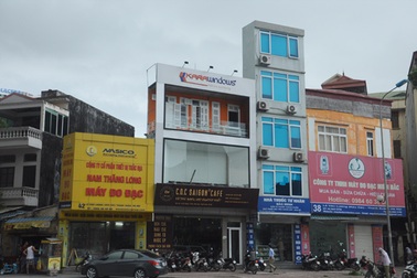 Những ngôi nhà dị dạng méo mó vẫn "hái ra tiền" giữa Thủ đô