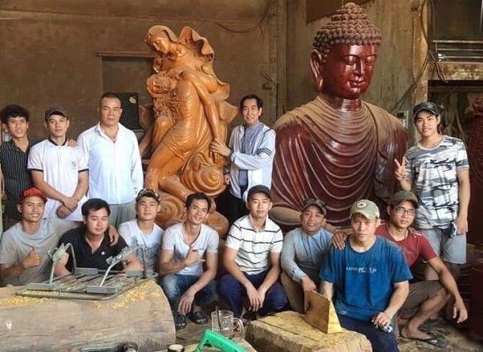 Người thầy dạy học trò khuyết tật thành nghệ nhân điêu khắc - 7 Người thầy dạy học trò khuyết tật thành nghệ nhân điêu khắc - 7
