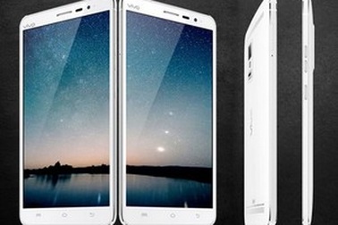 Smartphone màn hình 2K đầu tiên chính thức trình làng