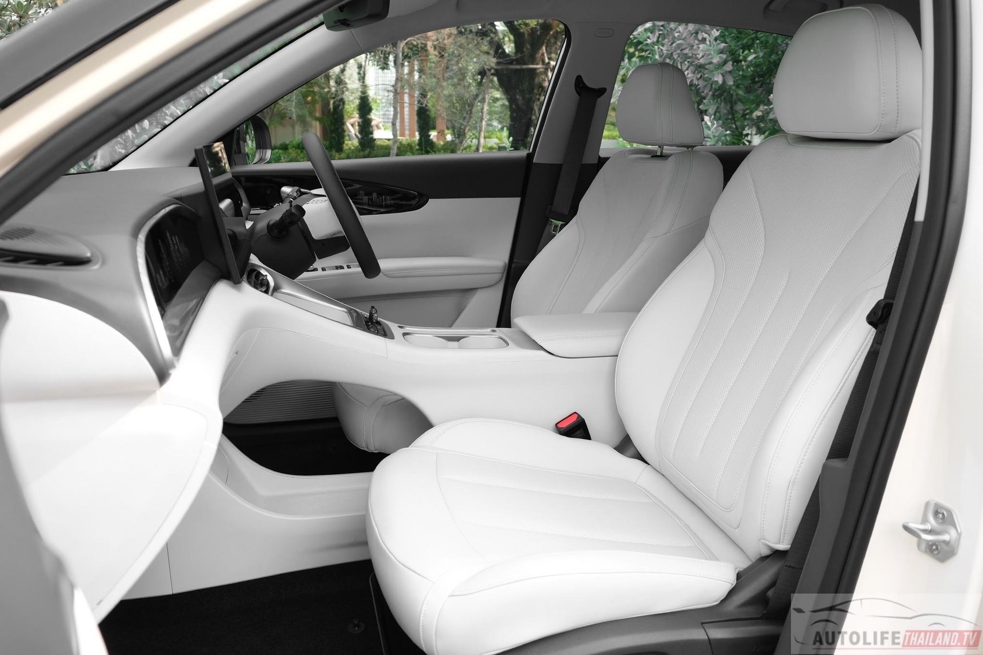 Ô tô điện ăn khách nhất Trung Quốc sắp về Việt Nam, đi 400km/lần sạc - 9 Ô tô điện ăn khách nhất Trung Quốc sắp về Việt Nam, đi 400km/lần sạc - 9