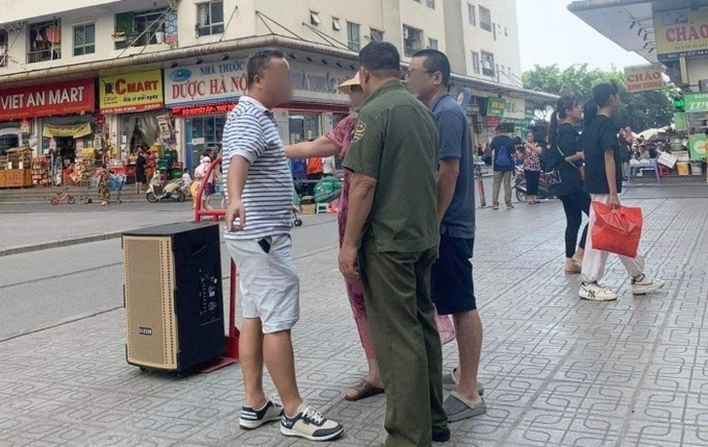 Tiếng động lạ lúc nửa đêm khiến dân chung cư tranh cãi nảy lửa - 2 Tiếng động lạ lúc nửa đêm khiến dân chung cư tranh cãi nảy lửa - 2