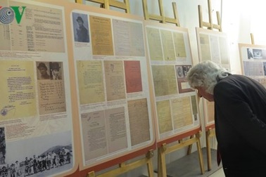 Khai mạc triển lãm tư liệu về Chủ tịch Hồ Chí Minh tại Pháp