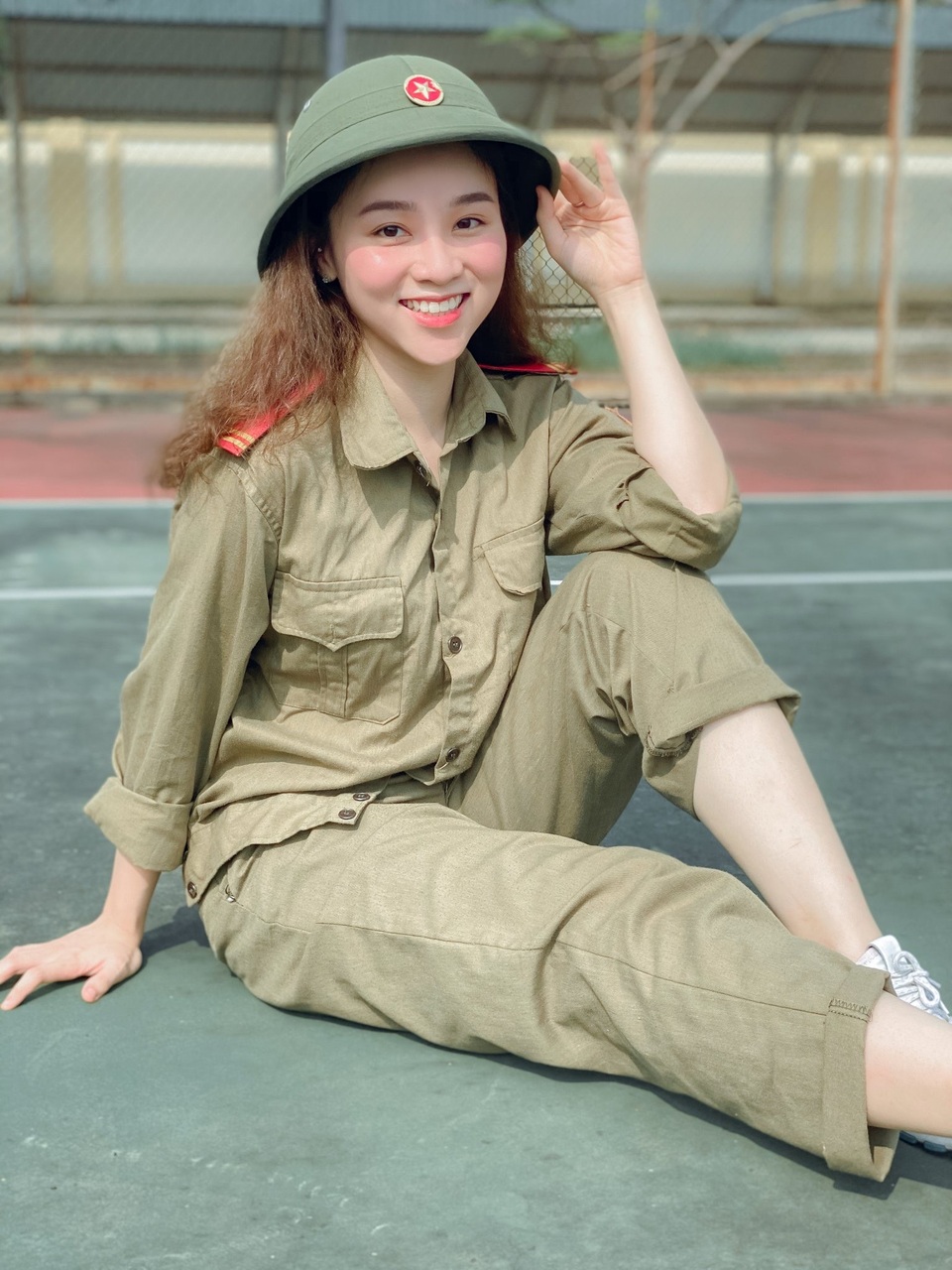 Hot girl ĐH Thủ Đô mặt mộc xinh đẹp bất chấp nắng hè và tập luyện mệt mỏi - 8 Hot girl ĐH Thủ Đô mặt mộc xinh đẹp bất chấp nắng hè và tập luyện mệt mỏi - 8