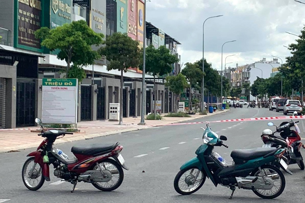 Hai người chết, một bị thương trong văn phòng công ty bất động sản - 2 Hai người chết, một bị thương trong văn phòng công ty bất động sản - 2