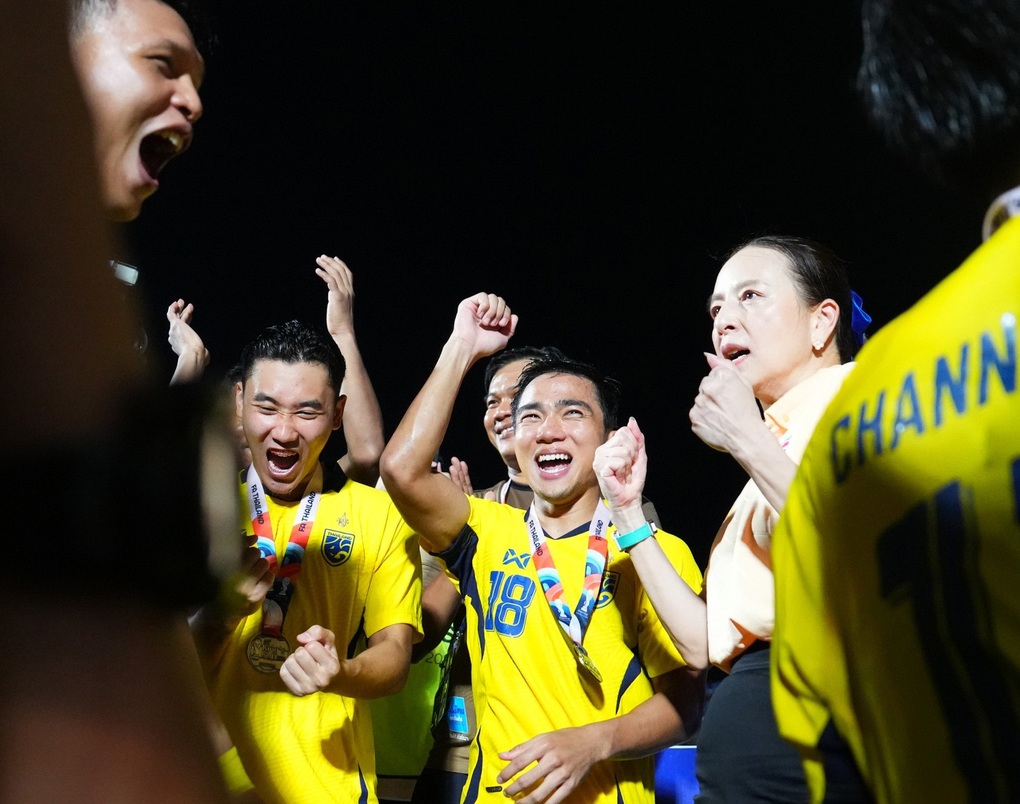 Madam Pang thưởng lớn cho đội tuyển Thái Lan sau ngôi vô địch Kings Cup - 2 Madam Pang thưởng lớn cho đội tuyển Thái Lan sau ngôi vô địch Kings Cup - 2