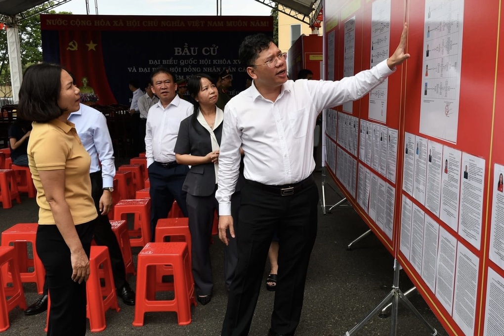 Lãnh đạo TPHCM kiểm tra việc chuẩn bị bầu cử sớm - 1