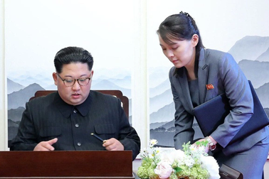 Ông Kim Jong-un từng "bị sốt cao" khi Triều Tiên bùng phát dịch Covid-19