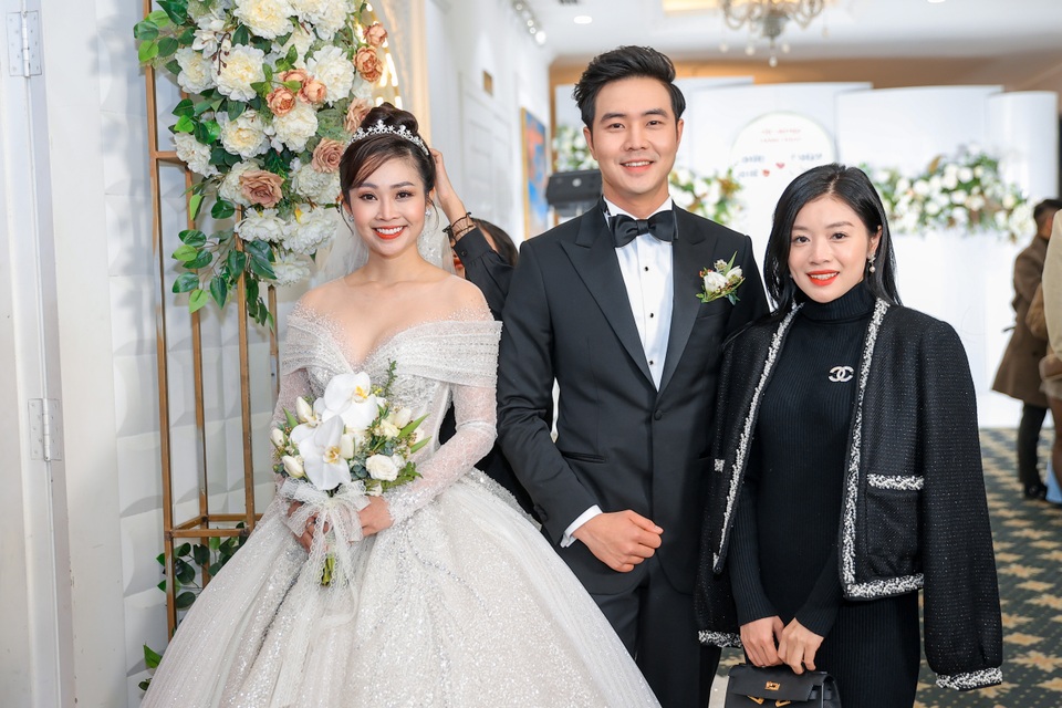 MC Thùy Linh VTV công khai nói lời xin lỗi bố mẹ trong lễ cưới - 3 MC Thùy Linh VTV công khai nói lời xin lỗi bố mẹ trong lễ cưới - 3