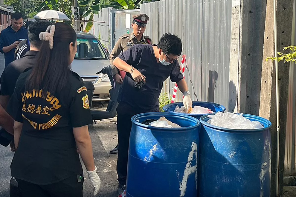 Thái Lan: Bé sơ sinh một ngày tuổi bị bỏ rơi trong két nước bồn cầu - 1