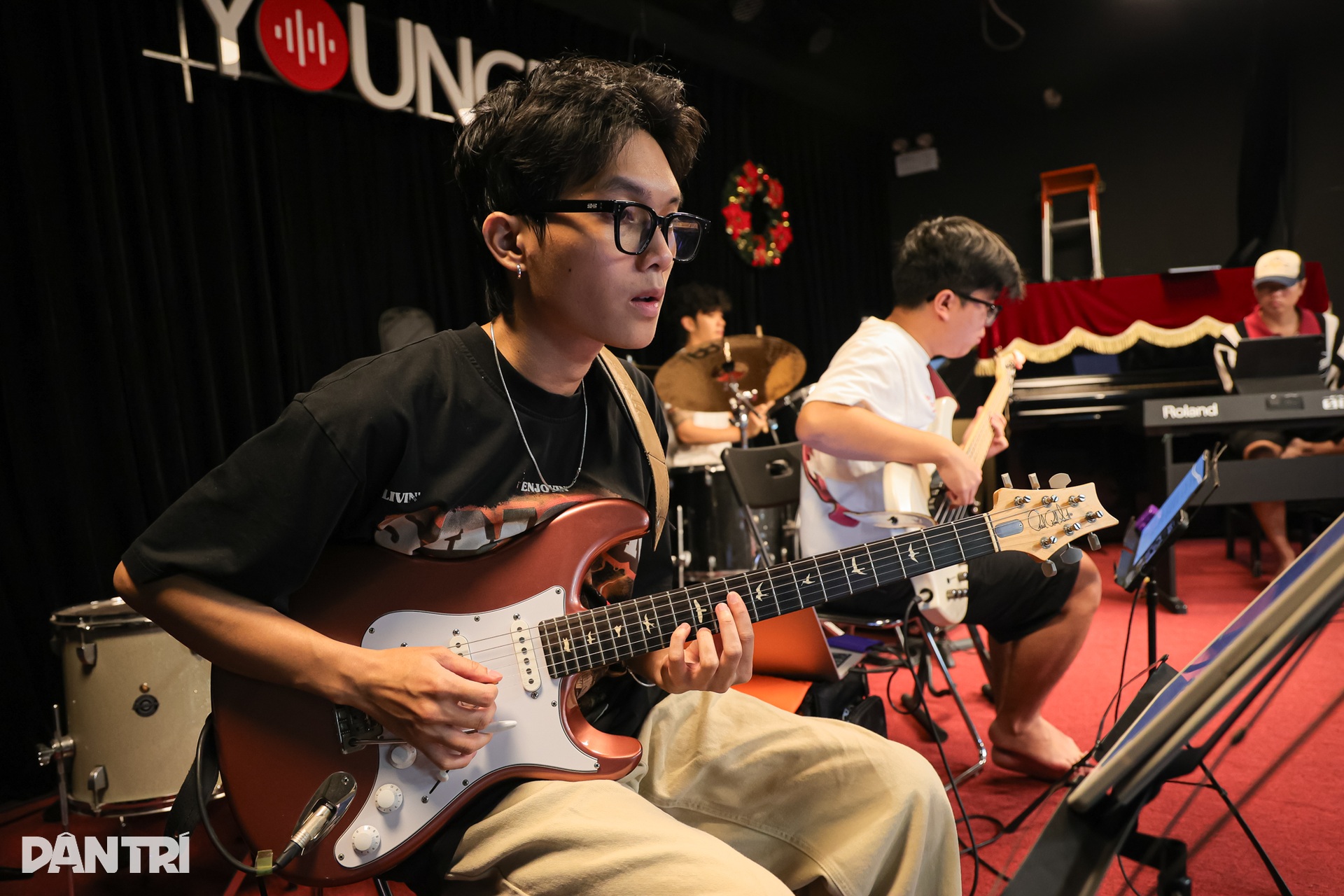 Concert Rực rỡ ngày mới: Đón chờ màn song ca Bùi Công Nam và Hương Tràm - 10 Concert Rực rỡ ngày mới: Đón chờ màn song ca Bùi Công Nam và Hương Tràm - 10