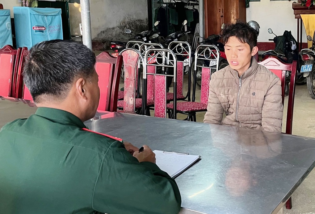 Lào Cai: Bắt quả tang đối tượng vận chuyển pháo hoa nổ qua biên giới - 1 Lào Cai: Bắt quả tang đối tượng vận chuyển pháo hoa nổ qua biên giới - 1