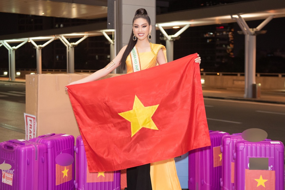 Phải cách ly, Ngọc Thảo mang 150kg hành lý sang Thái Lan dự thi - 8
