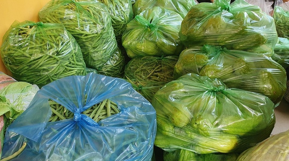 Hội An: Đi từng ngõ, gõ từng nhà, trao thực phẩm đến hộ dân cách ly - 3 Hội An: Đi từng ngõ, gõ từng nhà, trao thực phẩm đến hộ dân cách ly - 3