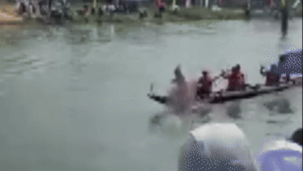 Vụ đội đua ghe nhận mưa vật cứng ở Thừa Thiên Huế: Công an vào cuộc - 2 Vụ đội đua ghe nhận mưa vật cứng ở Thừa Thiên Huế: Công an vào cuộc - 2