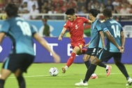 Đình Bắc bị cầu thủ cao gần 2m của Indonesia vượt qua tại ASEAN Cup 2026